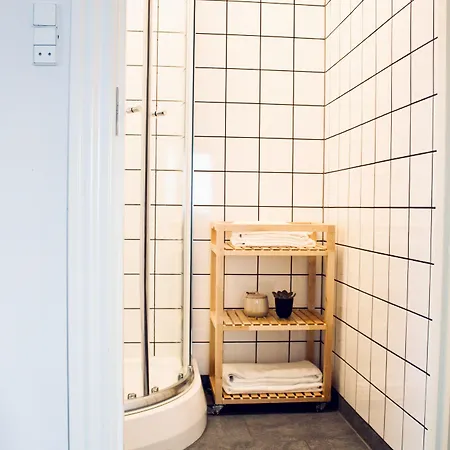 Отель Madhuset 2*